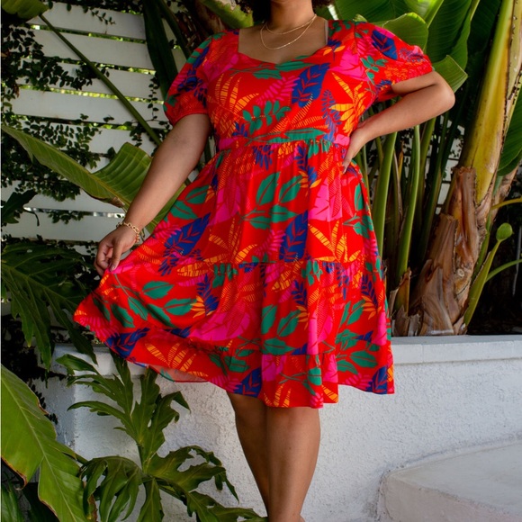 Skies Are Blue Puffed Sleeve Square Neck Tropical Print Dress in Red, Large - Picture 3 of 10
